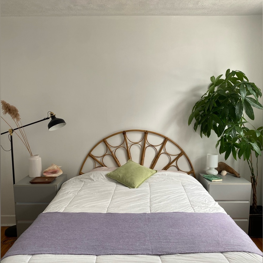 Soft decorative throw blanket - lavender colour